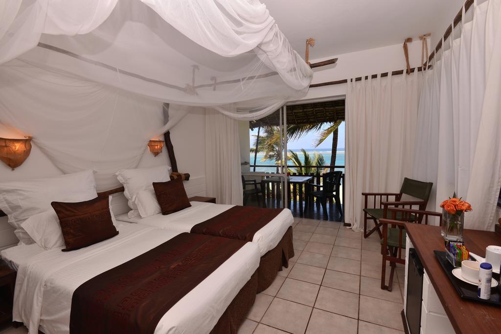 Bahari Beach Hotel Mombasa Chambre photo